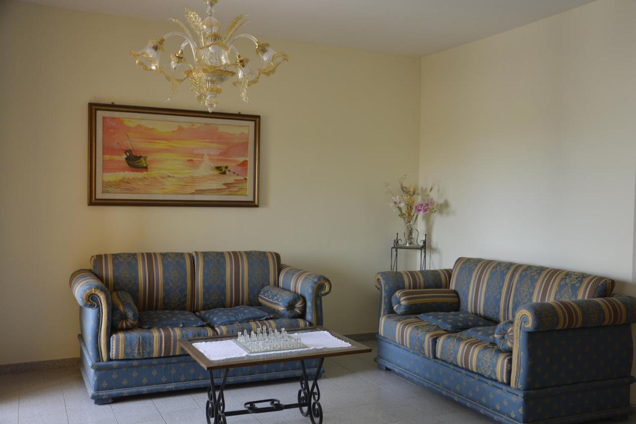 Le Stanze Di Botticelli Bed & Breakfast แตร์โมลิ ภายนอก รูปภาพ
